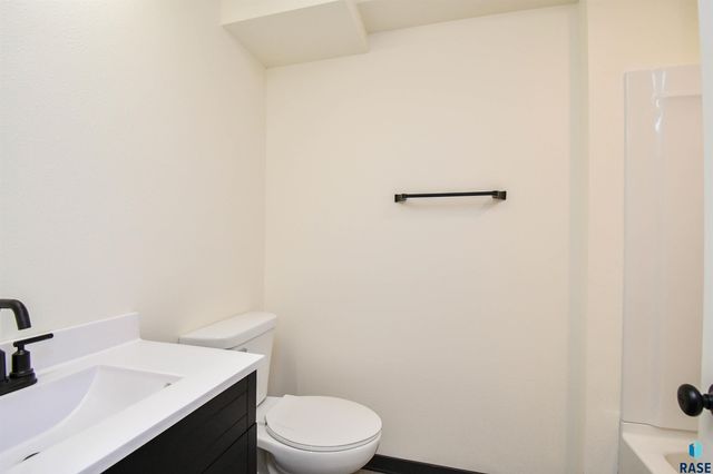 919 S Academy St Street, Lennox, SD 57039