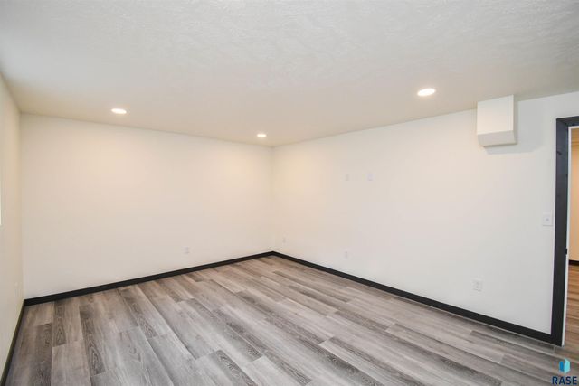 919 S Academy St Street, Lennox, SD 57039