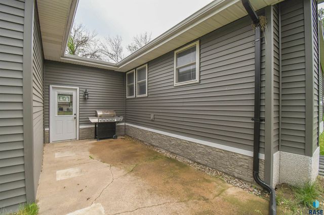 919 S Academy St Street, Lennox, SD 57039