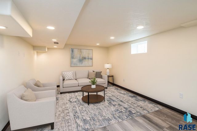 919 S Academy St Street, Lennox, SD 57039