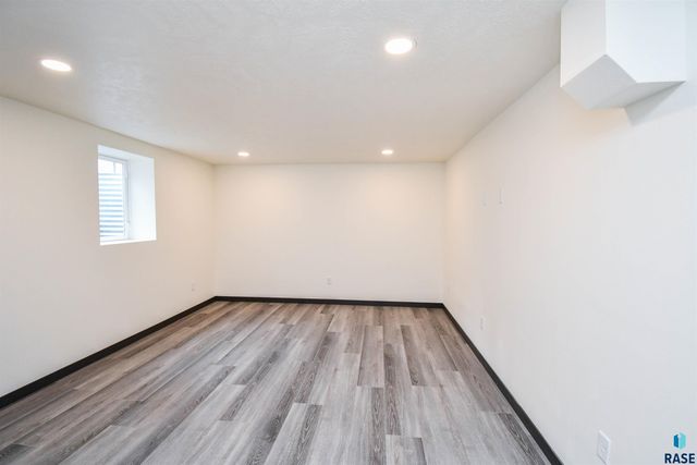 919 S Academy St Street, Lennox, SD 57039