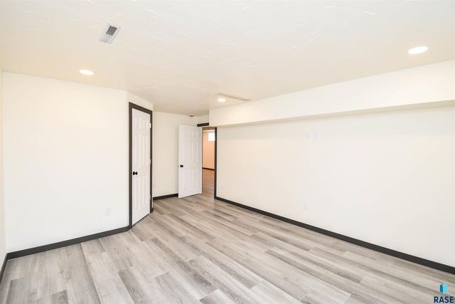 919 S Academy St Street, Lennox, SD 57039