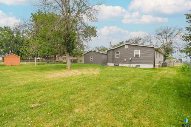 919 S Academy St Street, Lennox, SD 57039