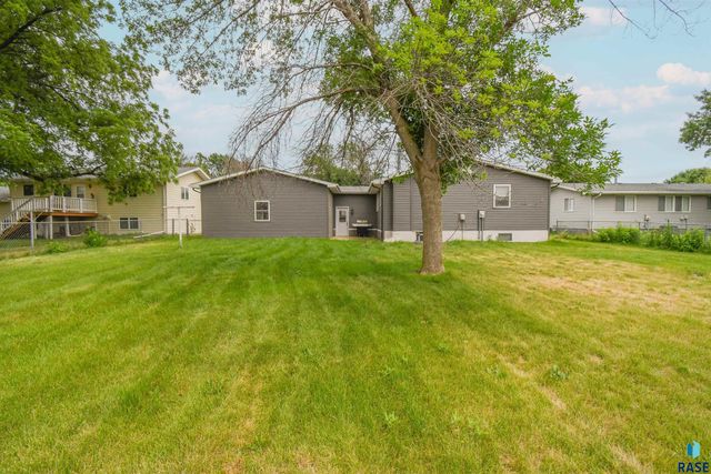 919 S Academy St Street, Lennox, SD 57039
