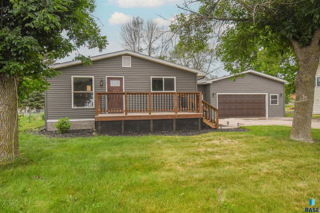 919 S Academy St Street, Lennox, SD 57039