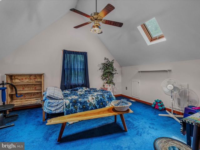 17 MOUNTAINSIDE LOOP, Berkeley Springs, WV 25411