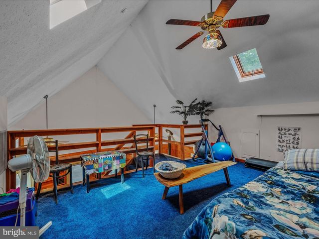17 MOUNTAINSIDE LOOP, Berkeley Springs, WV 25411