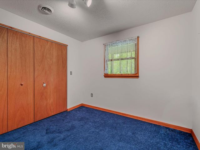 17 MOUNTAINSIDE LOOP, Berkeley Springs, WV 25411