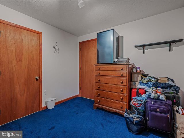 17 MOUNTAINSIDE LOOP, Berkeley Springs, WV 25411