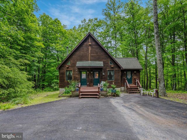 17 MOUNTAINSIDE LOOP, Berkeley Springs, WV 25411