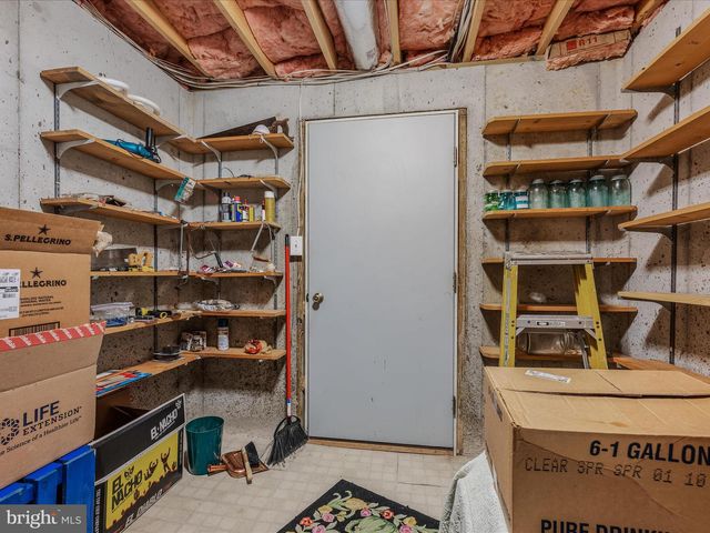 17 MOUNTAINSIDE LOOP, Berkeley Springs, WV 25411