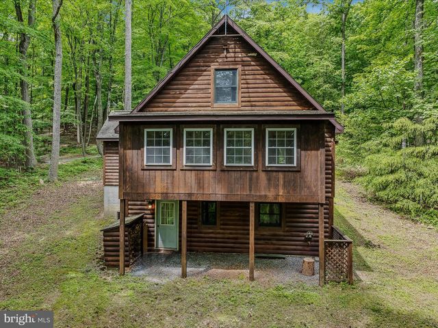 17 MOUNTAINSIDE LOOP, Berkeley Springs, WV 25411