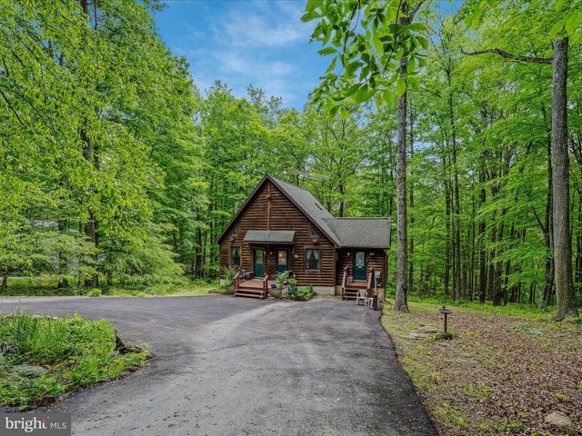 17 MOUNTAINSIDE LOOP, Berkeley Springs, WV 25411