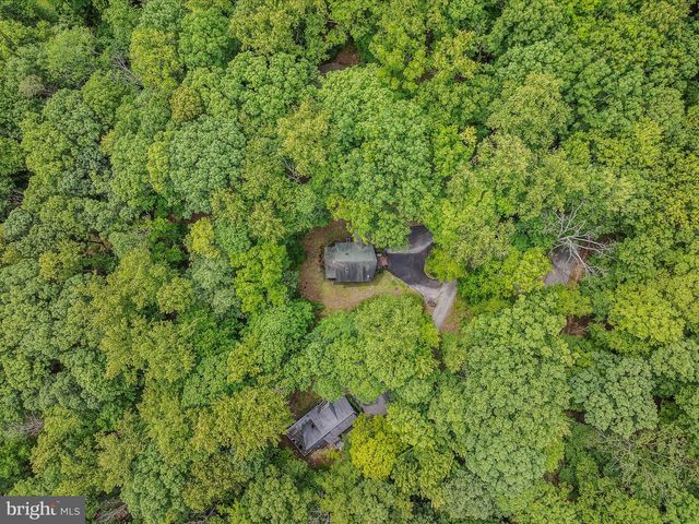 17 MOUNTAINSIDE LOOP, Berkeley Springs, WV 25411