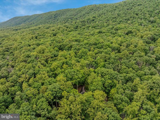 17 MOUNTAINSIDE LOOP, Berkeley Springs, WV 25411