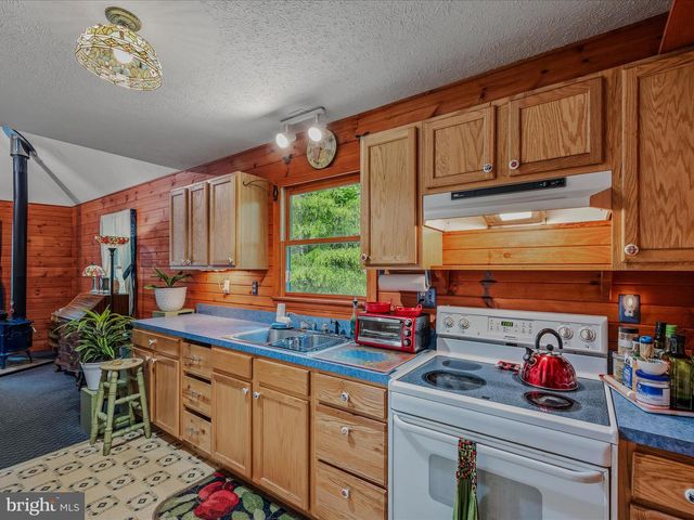 17 MOUNTAINSIDE LOOP, Berkeley Springs, WV 25411