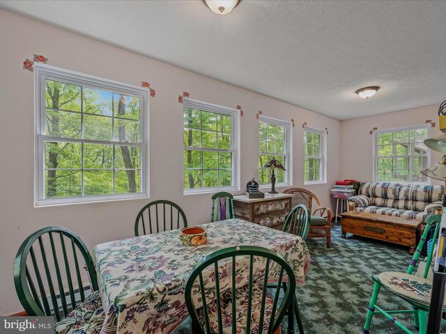 17 MOUNTAINSIDE LOOP, Berkeley Springs, WV 25411
