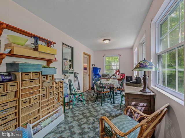 17 MOUNTAINSIDE LOOP, Berkeley Springs, WV 25411