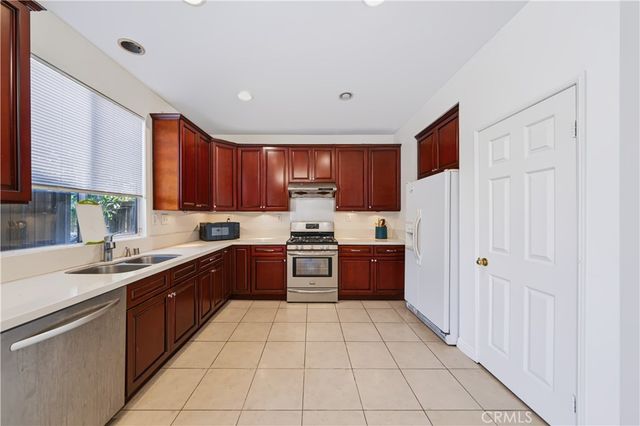 2 Safeguard Place, Irvine, CA 92602