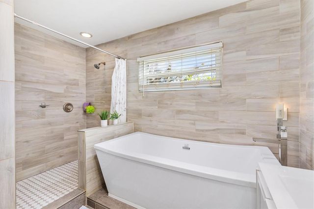 804 N SHORE DRIVE, Leesburg, FL 34748