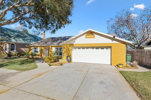 804 N SHORE DRIVE, Leesburg, FL 34748