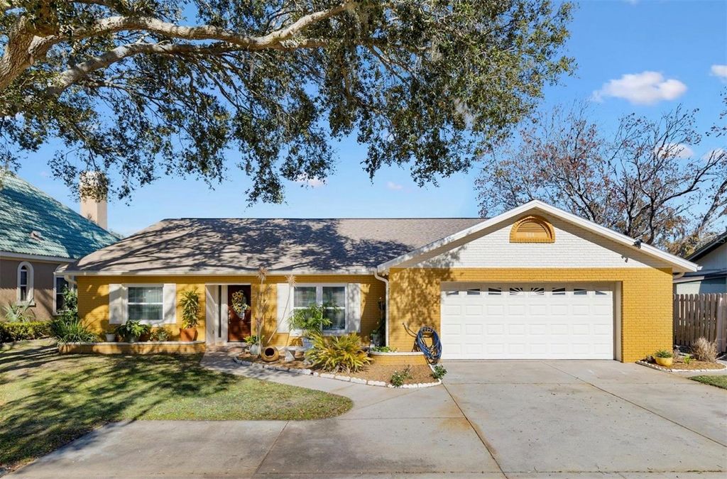 804 N SHORE DRIVE, Leesburg, FL 34748