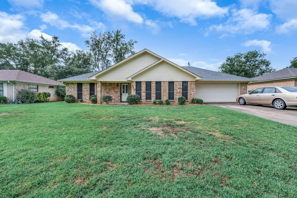 317 Hollie Circle, Sulphur Springs, TX 75482
