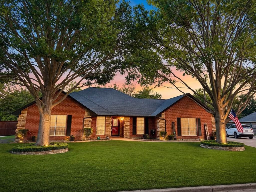 413 Flagstone Drive, Burleson, TX 76028 — exterior