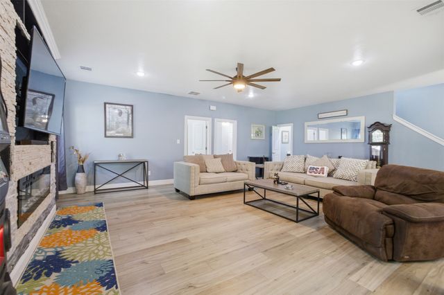 222 Wedgewood Drive, Mabank, TX 75156