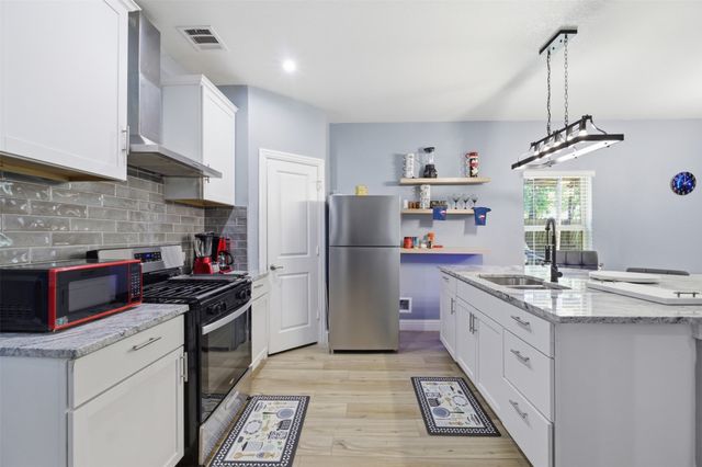 222 Wedgewood Drive, Mabank, TX 75156