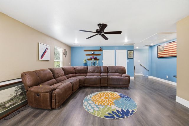 222 Wedgewood Drive, Mabank, TX 75156