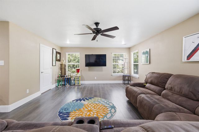222 Wedgewood Drive, Mabank, TX 75156