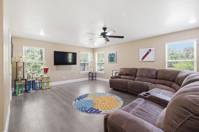222 Wedgewood Drive, Mabank, TX 75156