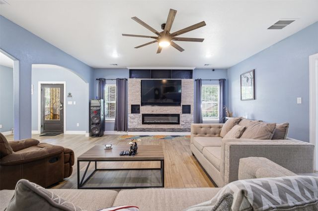 222 Wedgewood Drive, Mabank, TX 75156