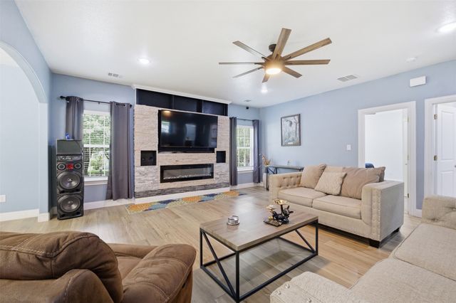 222 Wedgewood Drive, Mabank, TX 75156