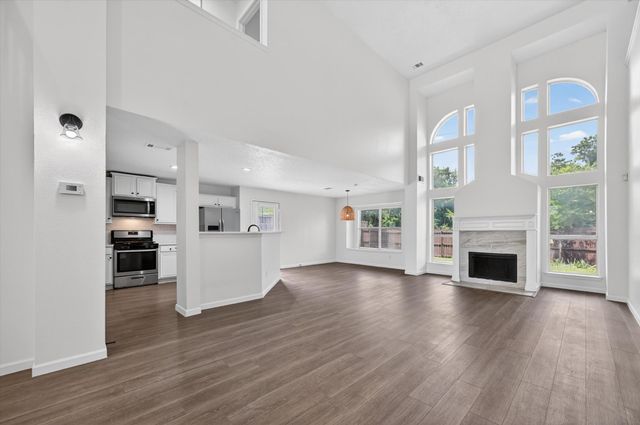 482 Cloverleaf Drive, Lancaster, TX 75146