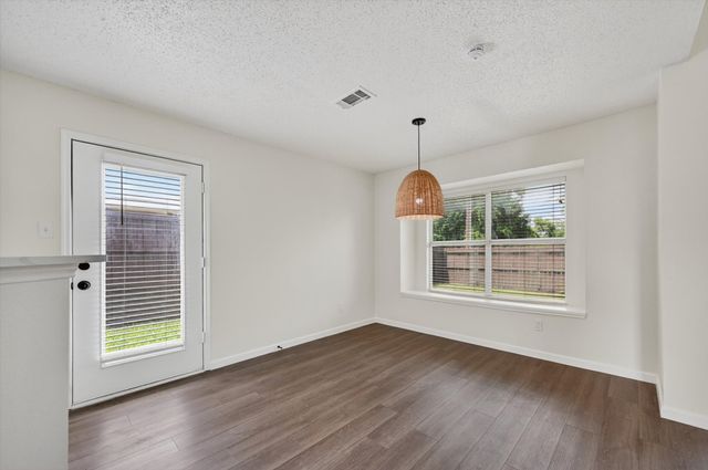 482 Cloverleaf Drive, Lancaster, TX 75146
