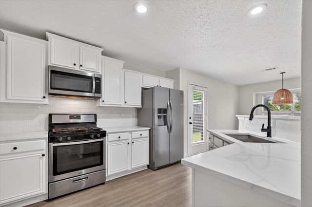 482 Cloverleaf Drive, Lancaster, TX 75146
