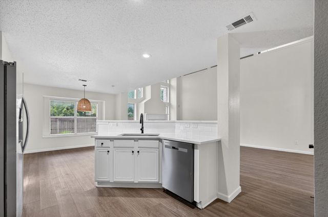 482 Cloverleaf Drive, Lancaster, TX 75146
