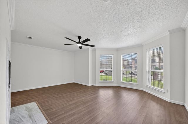 482 Cloverleaf Drive, Lancaster, TX 75146