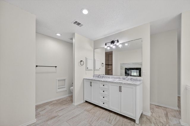 482 Cloverleaf Drive, Lancaster, TX 75146