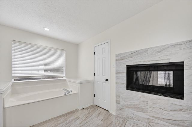 482 Cloverleaf Drive, Lancaster, TX 75146