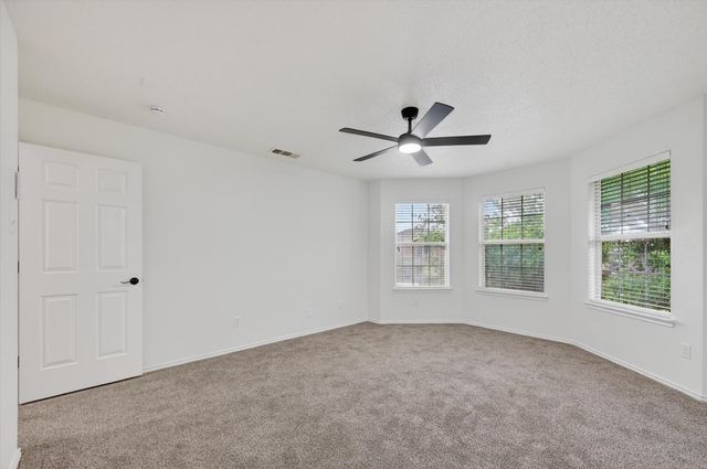 482 Cloverleaf Drive, Lancaster, TX 75146
