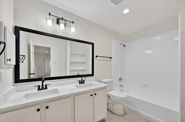 482 Cloverleaf Drive, Lancaster, TX 75146