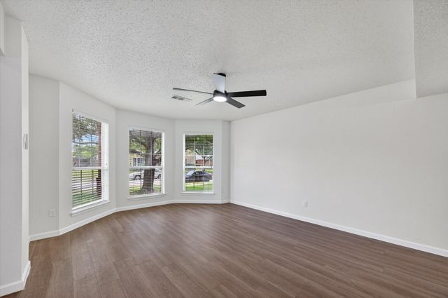 482 Cloverleaf Drive, Lancaster, TX 75146
