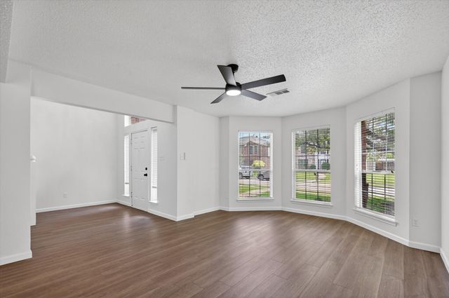 482 Cloverleaf Drive, Lancaster, TX 75146