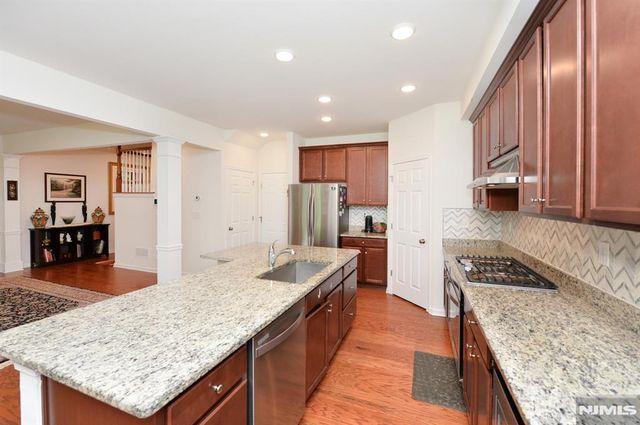 27 Winfield Drive 903, Woodcliff Lake, NJ 07677