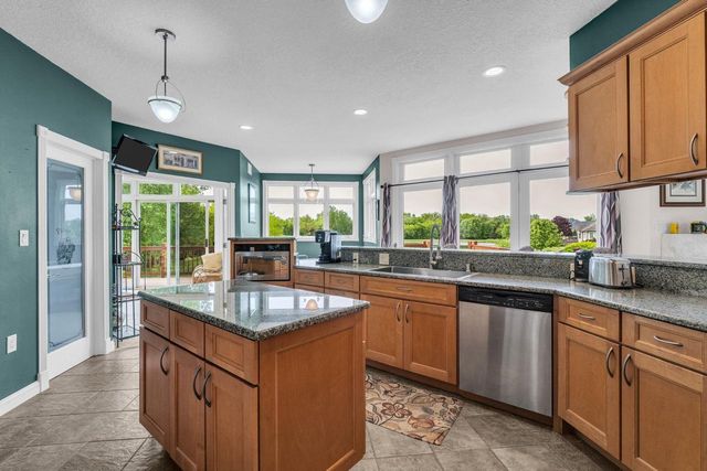 145 Saint James CIRCLE, Union Grove, WI 53182