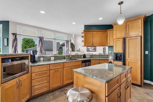 145 Saint James CIRCLE, Union Grove, WI 53182