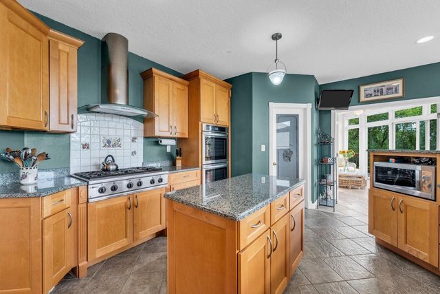 145 Saint James CIRCLE, Union Grove, WI 53182